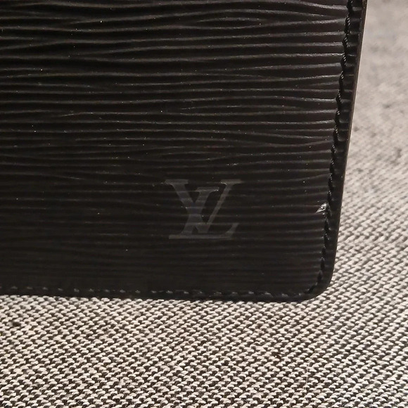 Louis Vuitton Black Epi Clutch Bag - Picture 2 of 16